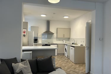 7 bed house, Alfreton Road, Radford, Nottingham, NG73NG - Image 2